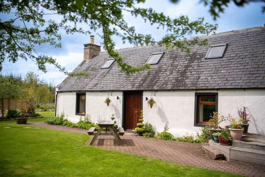 Cosy & Rustic Retreat - Woodland Cottage. Nairn Zewnętrze zdjęcie